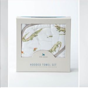 Little Unicorn hooded towel set
